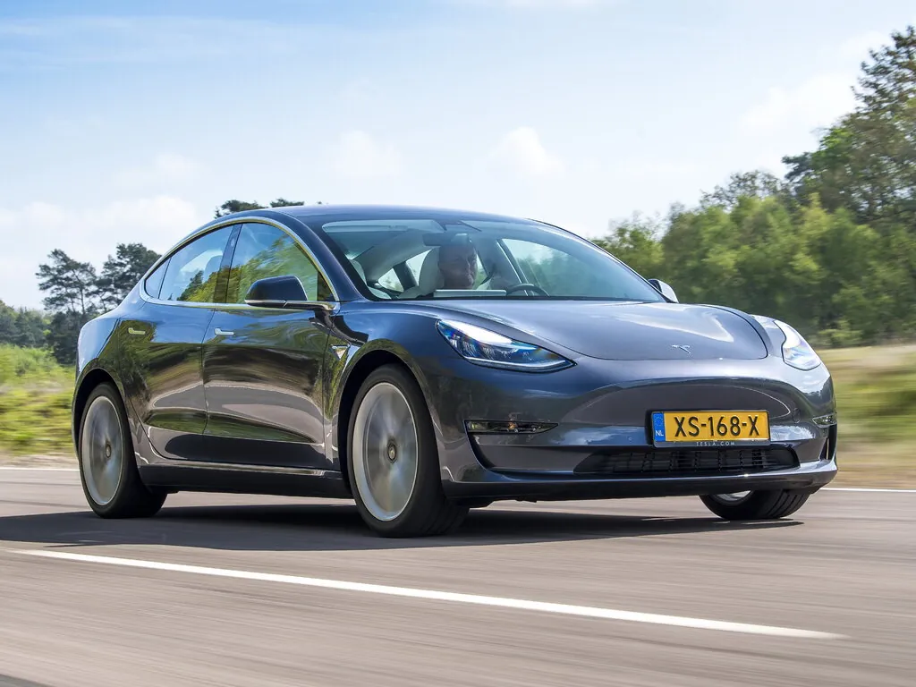Tesla чудит