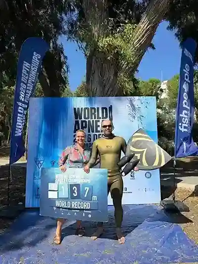 На глубину 137 метров