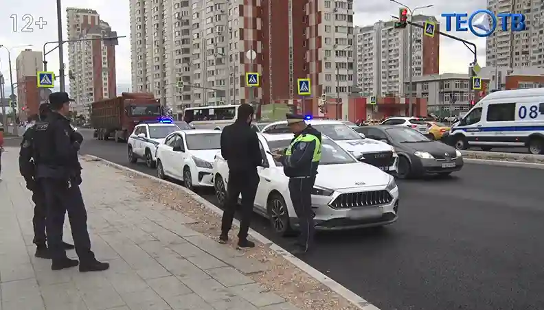 Нелегальным такси у метро не место!